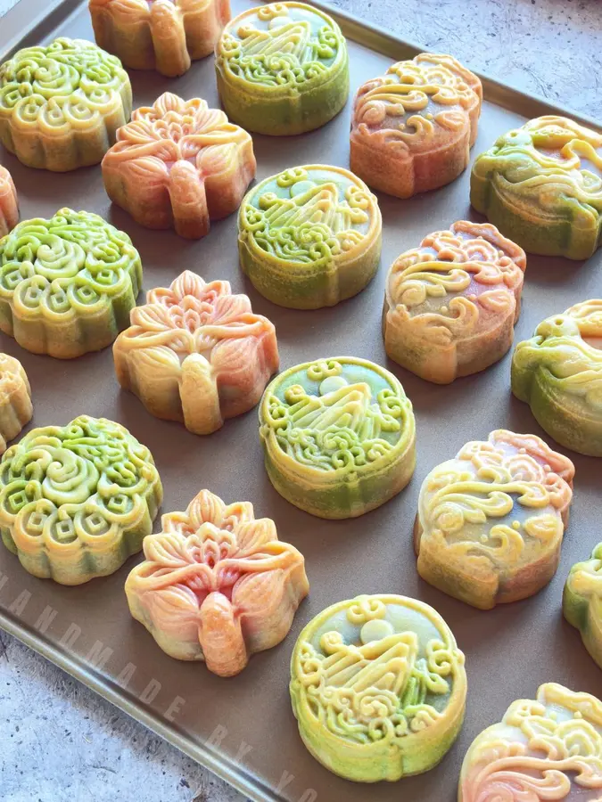 Colorful Cantonese mooncakes