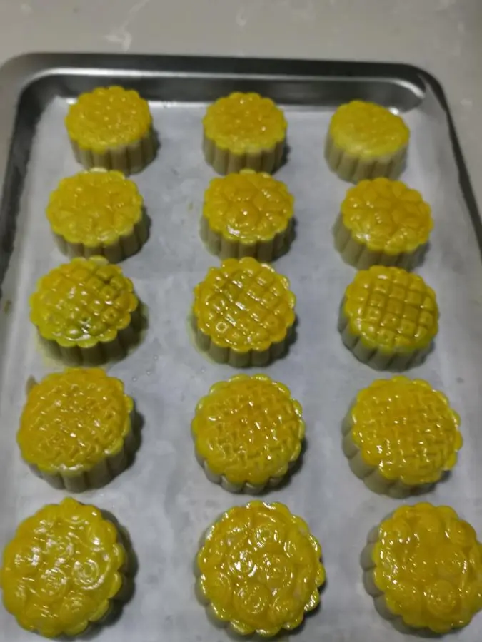 Novices can also succeed in 50g Cantonese moon cakes step 0