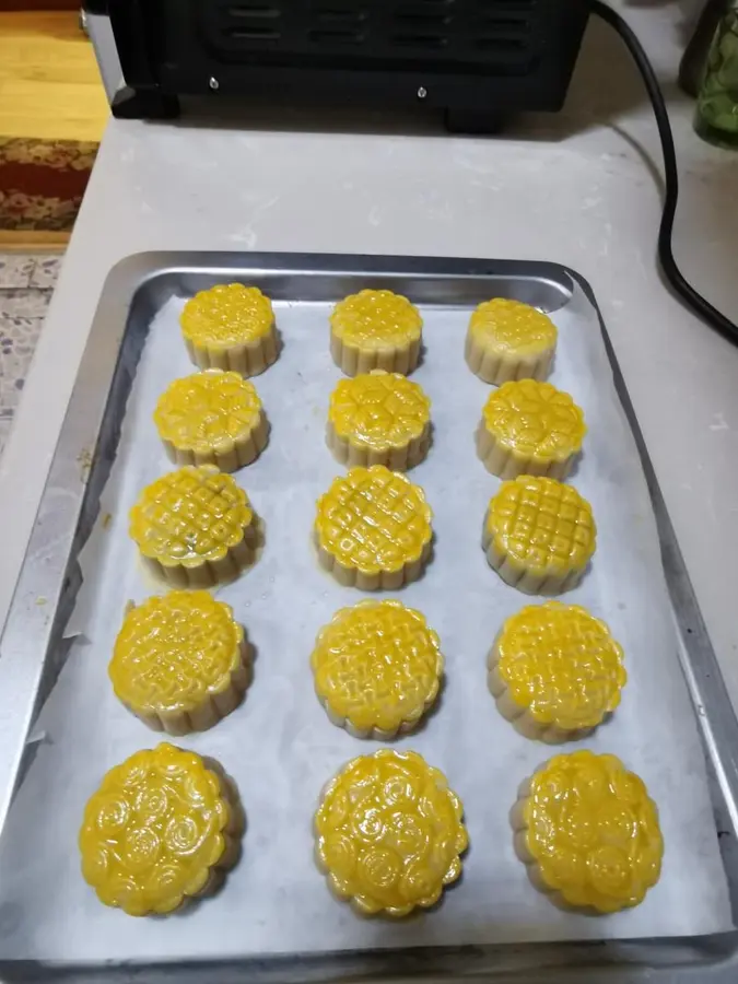 Novices can also succeed in 50g Cantonese moon cakes step 0