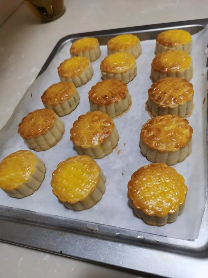 Novices can also succeed in 50g Cantonese moon cakes step 0