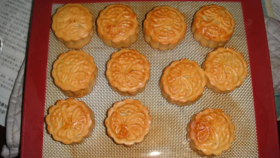 Cantonese moon cakes - egg yolk lotus paste moon cakes step 0