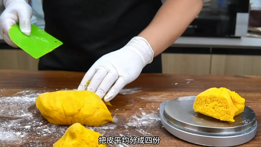 Replica of Fat Donglai Golden Moon Cake, Meat Floss Red Bean Mochi Moon Cake step 0