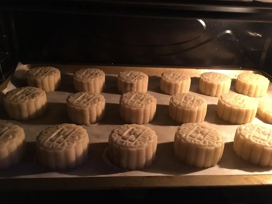 Old-fashioned puff pastry mooncakes don't use invert syrup step 0