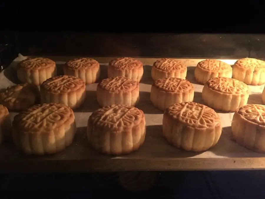 Old-fashioned puff pastry mooncakes don't use invert syrup step 0