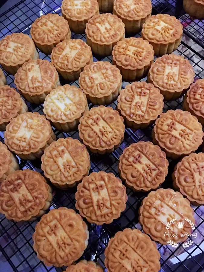 Old-fashioned puff pastry mooncakes don't use invert syrup step 0