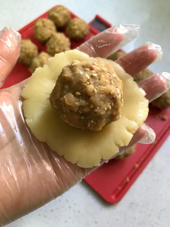 Mooncakes with salt and pepper peanut puff pastry step 0