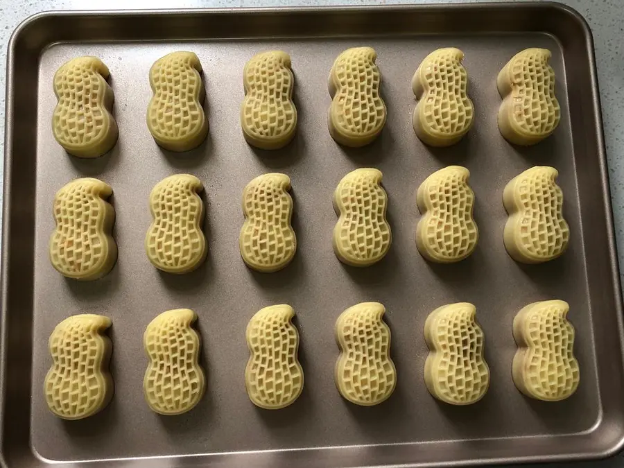 Mooncakes with salt and pepper peanut puff pastry step 0