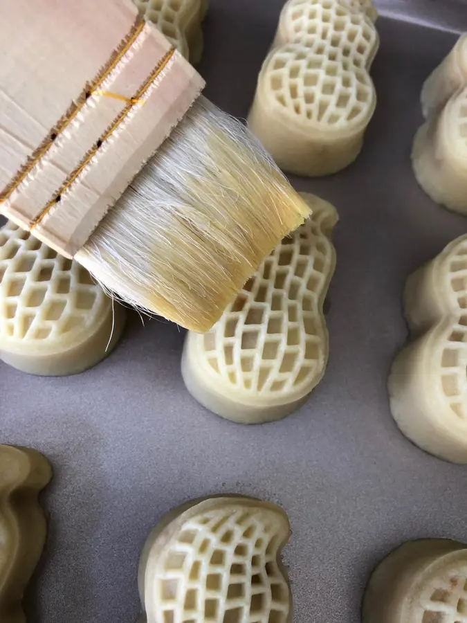 Mooncakes with salt and pepper peanut puff pastry step 0