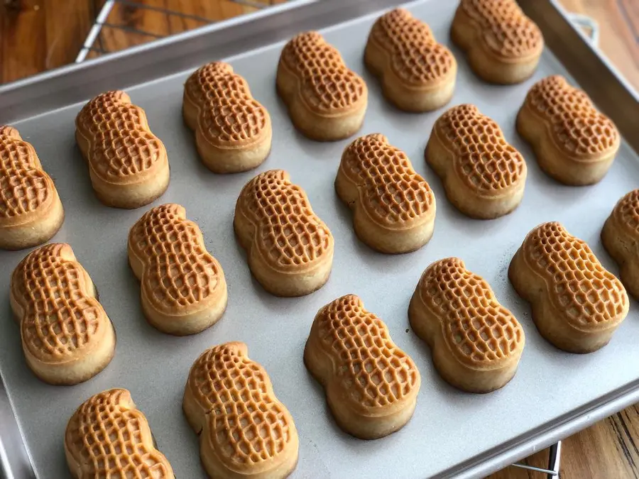 Mooncakes with salt and pepper peanut puff pastry step 0