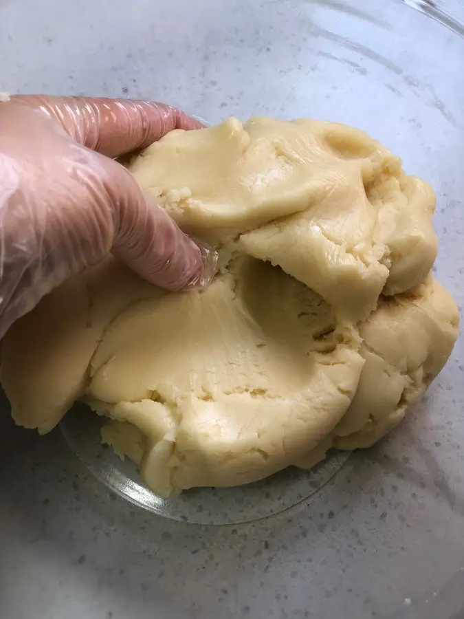 Mooncakes with salt and pepper peanut puff pastry step 0