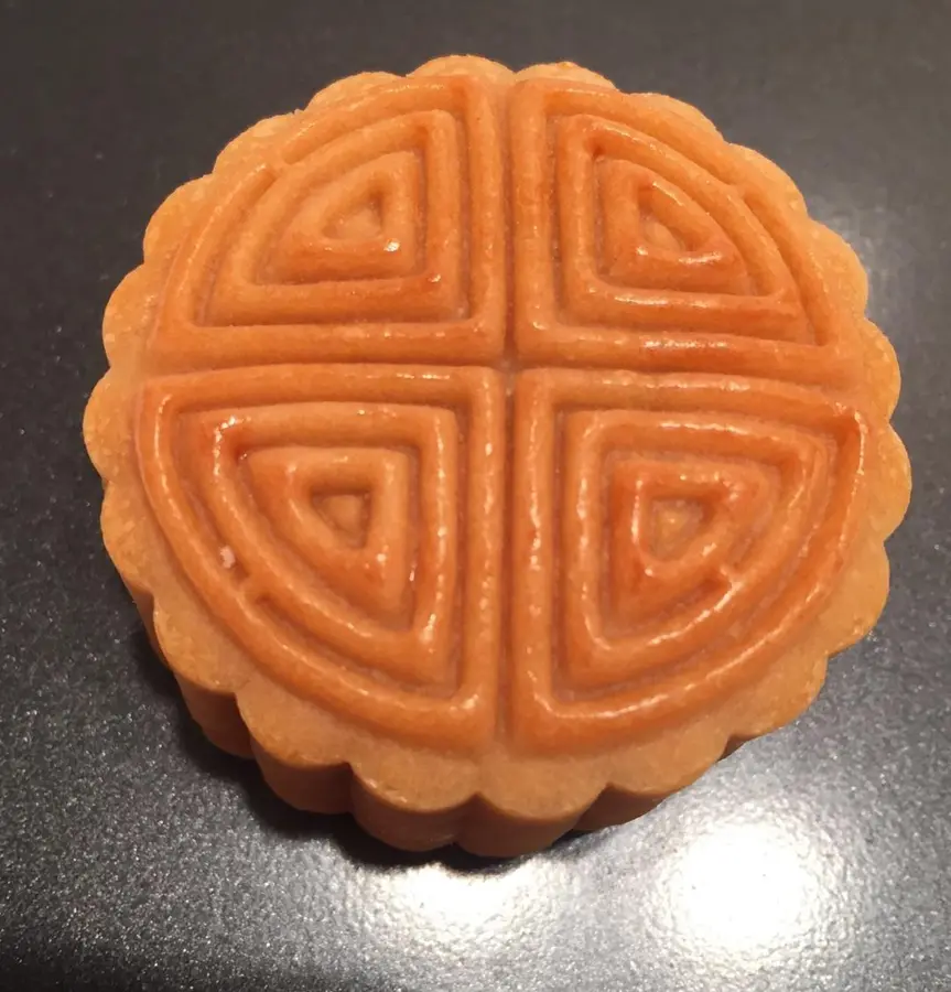 Cantonese moon cake - egg yolk lotus paste moon cake step 0