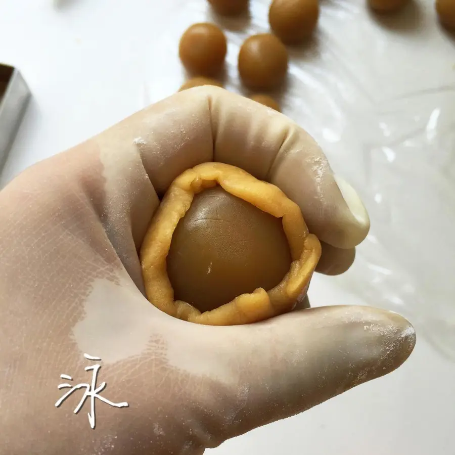 Cantonese moon cake - egg yolk lotus paste moon cake step 0