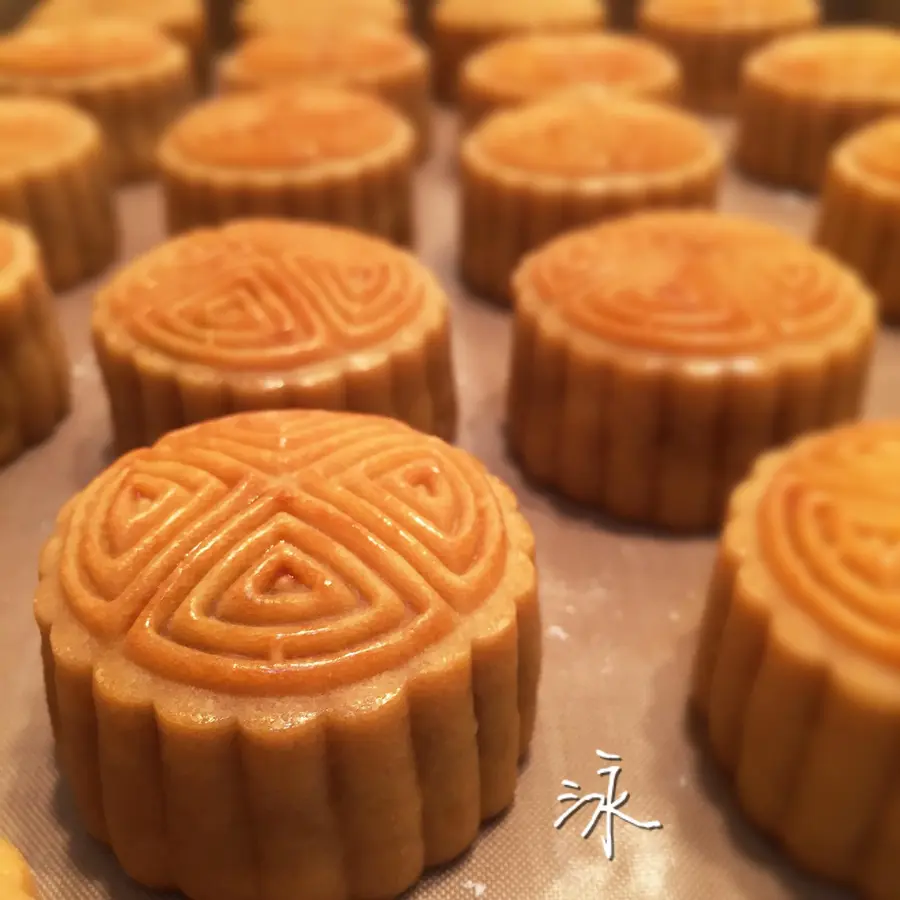 Cantonese moon cake - egg yolk lotus paste moon cake