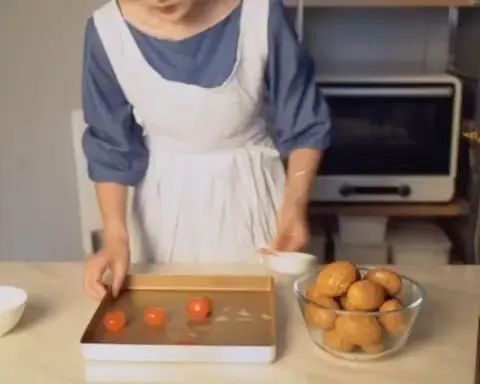 Super crispy soft milky mooncakes step 0