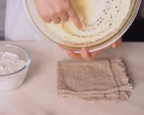 Super crispy soft milky mooncakes step 0