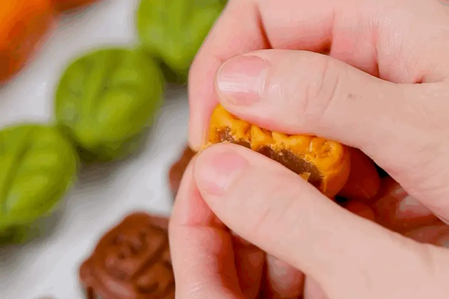 Cute love mini moon cakes  step 0