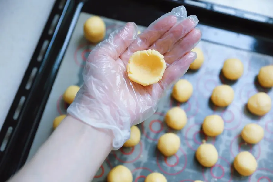 One bite of one mini puff pastry mooncake  with low sugar and fast hand step 0