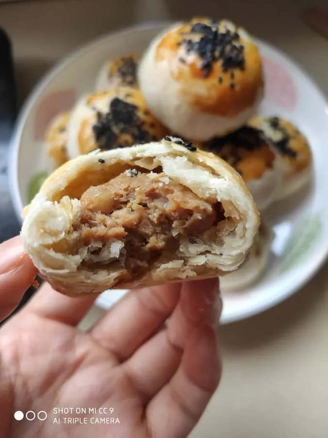 Puff pastry fresh meat moon cake ~ crispy slag