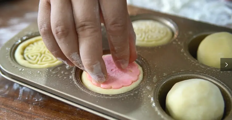 I didn't expect the egg moon roasted mooncakes to be so delicious! step 0