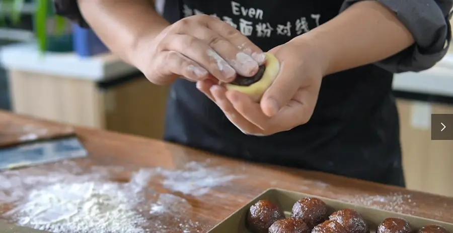 I didn't expect the egg moon roasted mooncakes to be so delicious! step 0