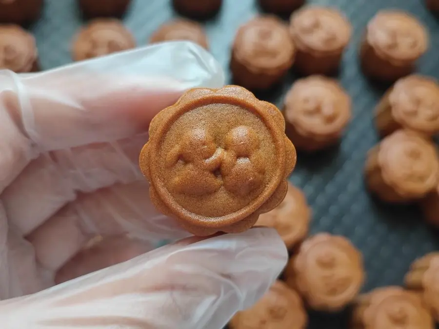 The mini brown sugar hawthorn small moon cake ãŠ™ï¸ pattern is clear and three-dimensional, and does not overturn step 0