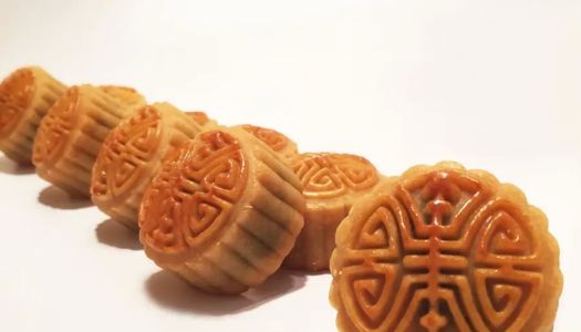 Cantonese moon cake - egg yolk winter wing moon cake