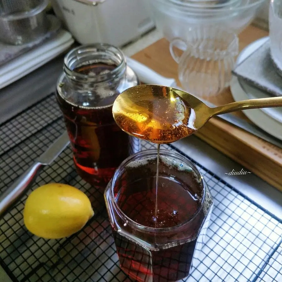 Homemade Cantonese mooncakes with invert syrup (with brown sugar invert syrup)