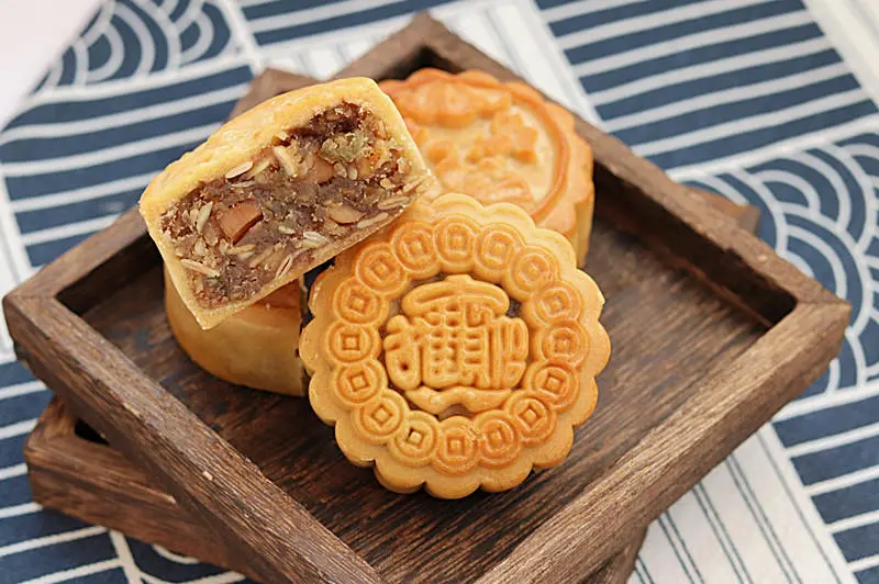 Cantonese five-kernel mooncakes step 0