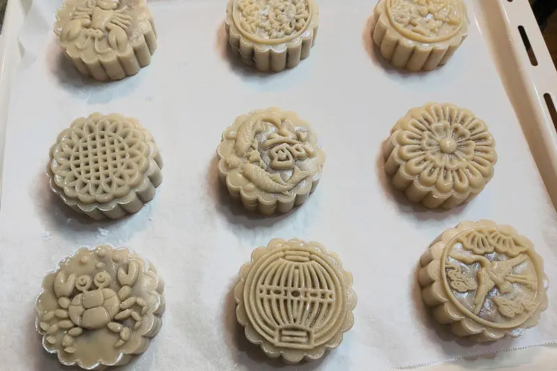 Cantonese five-kernel mooncakes step 0