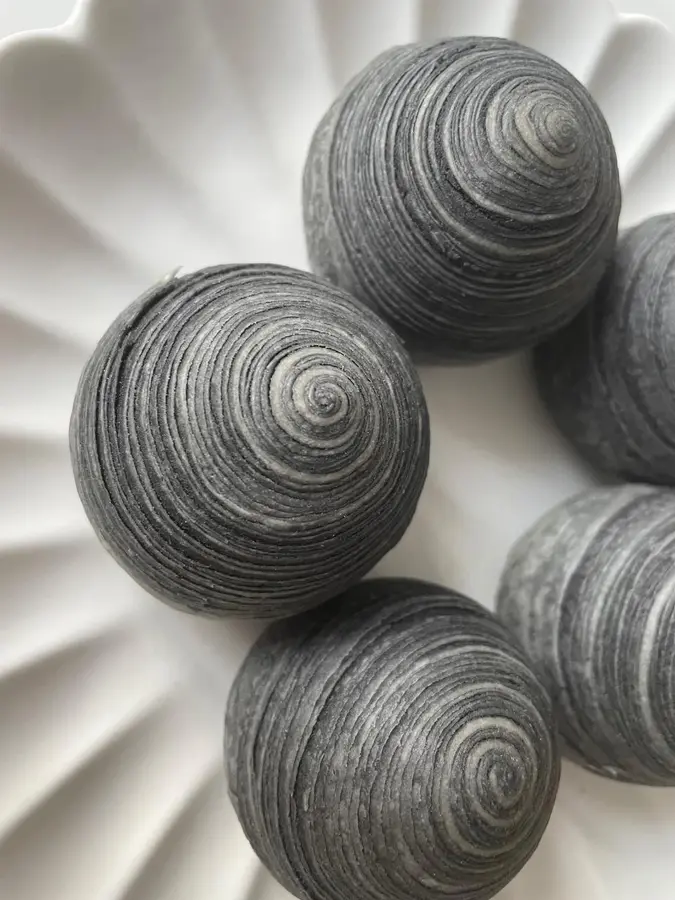 Black sesame spiral egg yolk crisp