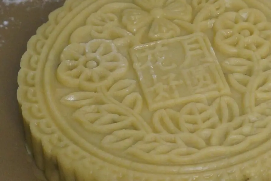  Mid-Autumn Festival moon cakes are bigger than the face - the whole family reunion share  step 0