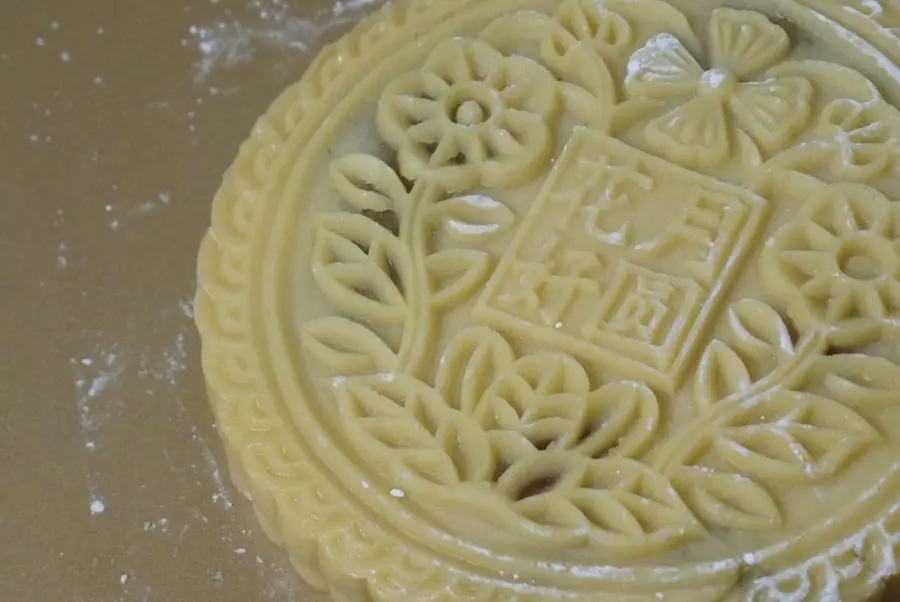  Mid-Autumn Festival moon cakes are bigger than the face - the whole family reunion share  step 0