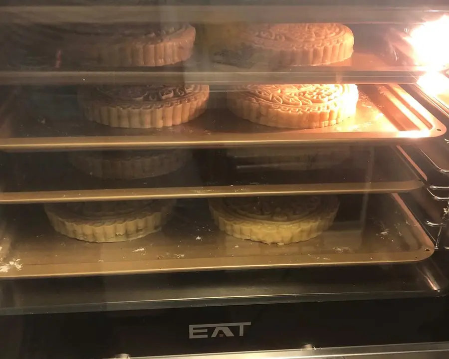  Mid-Autumn Festival moon cakes are bigger than the face - the whole family reunion share  step 0