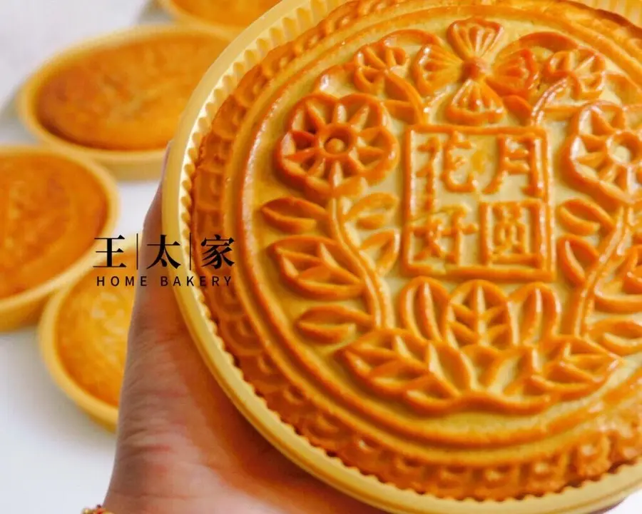  Mid-Autumn Festival moon cakes are bigger than the face - the whole family reunion share  step 0