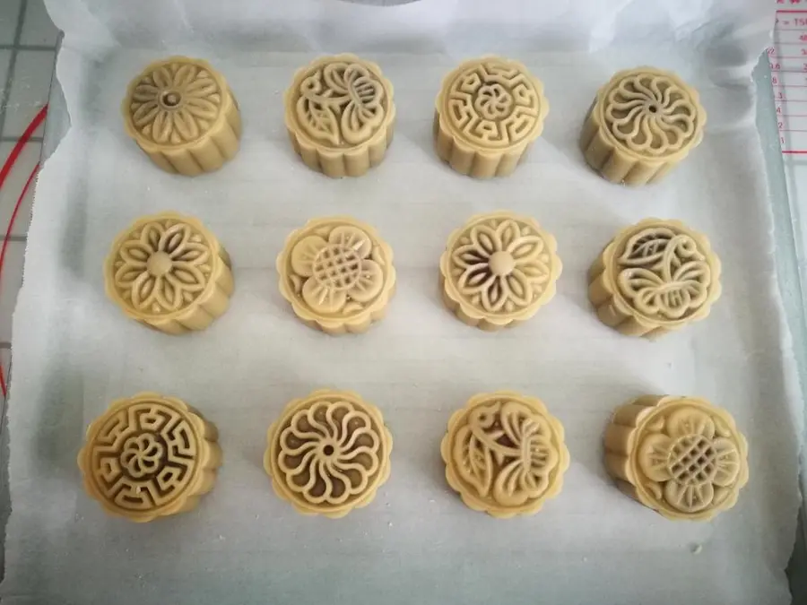 Cantonese mooncake â˜˜ï¸ = egg yolk bean paste filling step 0