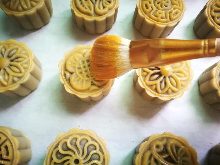 Cantonese mooncake â˜˜ï¸ = egg yolk bean paste filling step 0