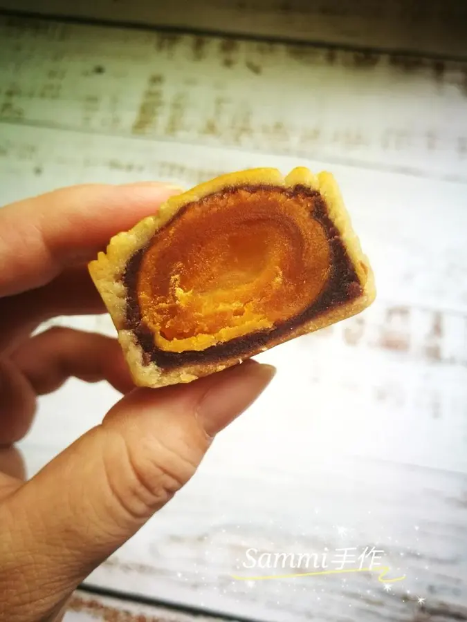 Cantonese mooncake â˜˜ï¸ = egg yolk bean paste filling step 0