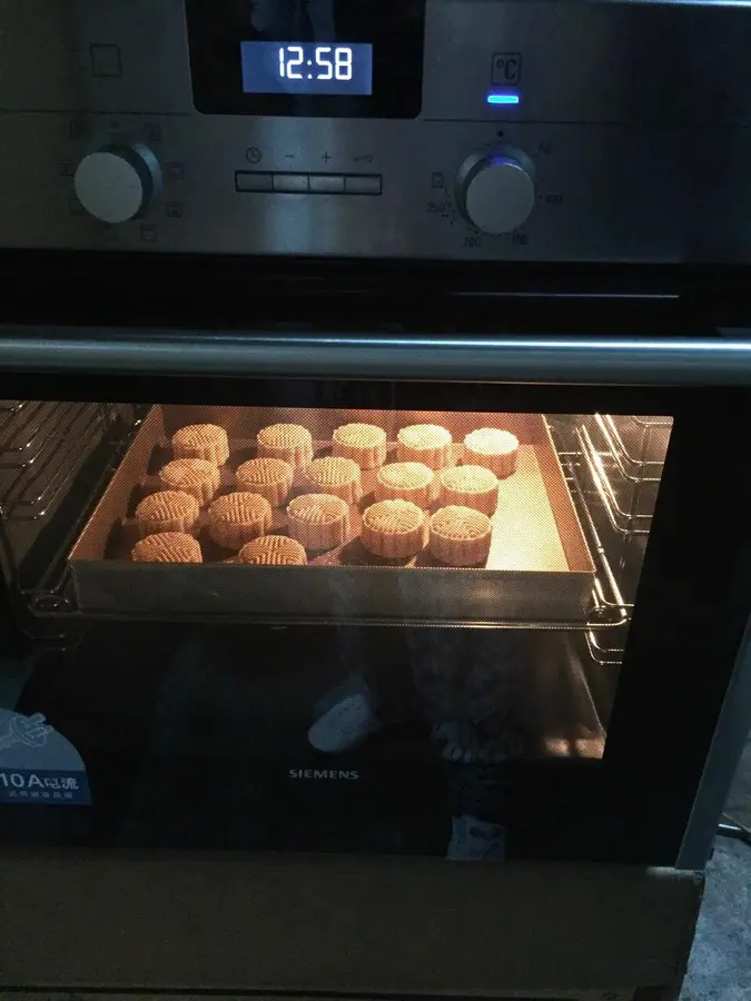 Cantonese moon cake - egg yolk sesame moon cake step 0