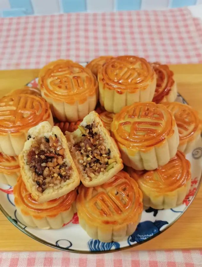 Honey instead of invert sugar syrup for the family version of the five-kernel mooncake step 0