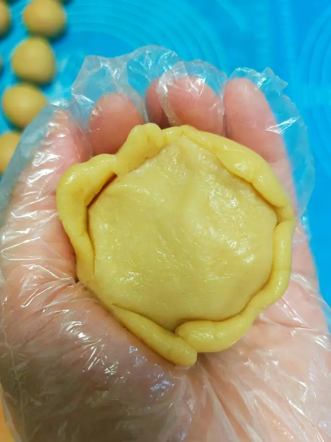 75g homemade egg yolk white lotus paste mooncakes step 0