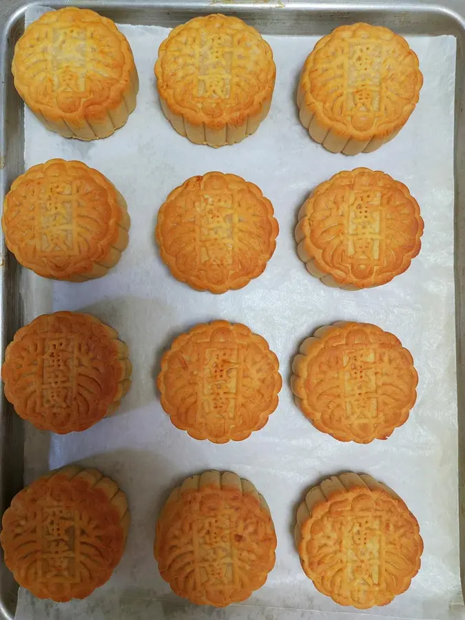 75g homemade egg yolk white lotus paste mooncakes step 0