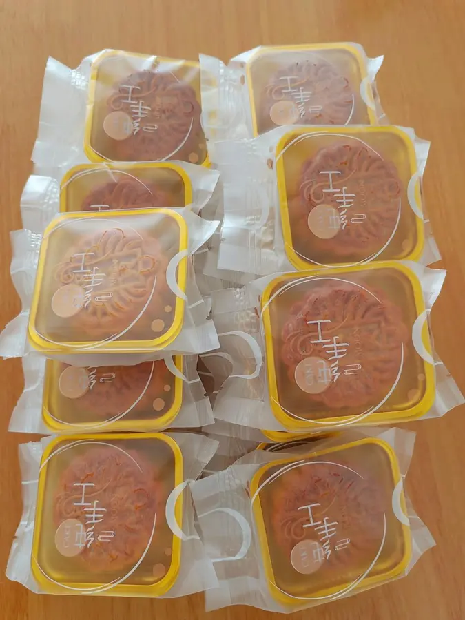 75g homemade egg yolk white lotus paste mooncakes step 0