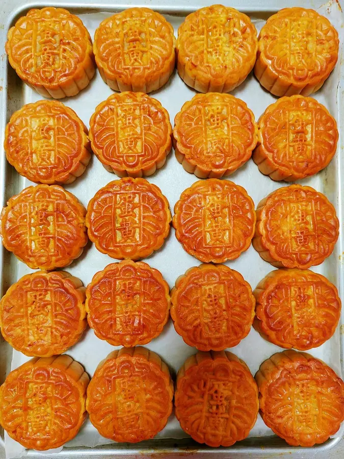 75g homemade egg yolk white lotus paste mooncakes