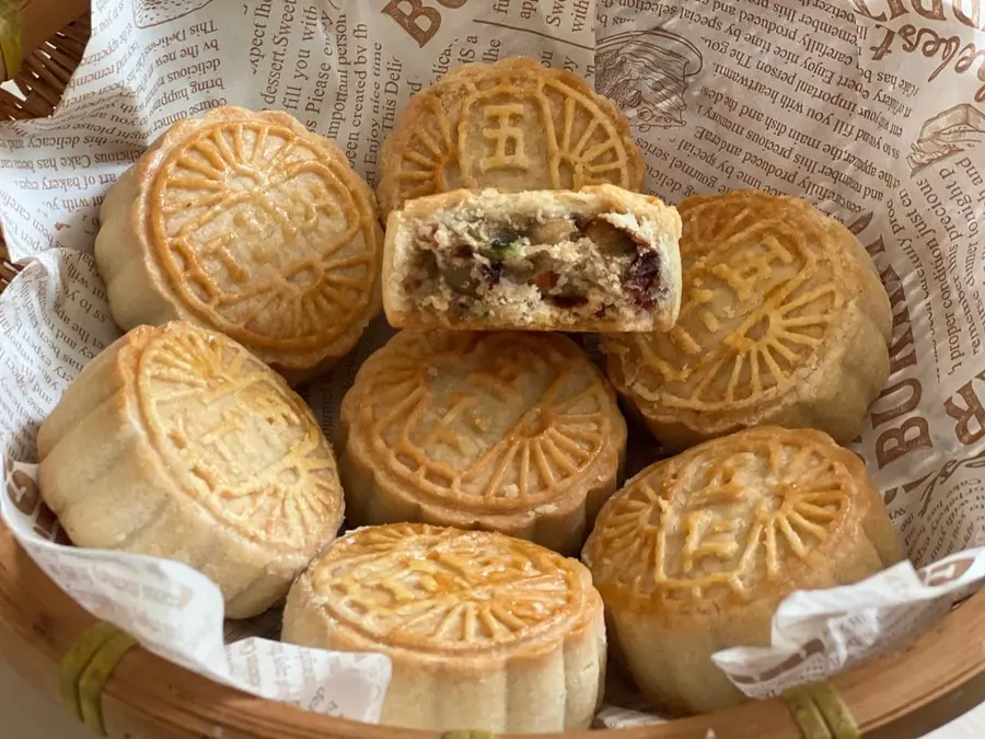 Old-fashioned mooncakes (peach crispy mooncakes without sugar syrup and any additives) step 0