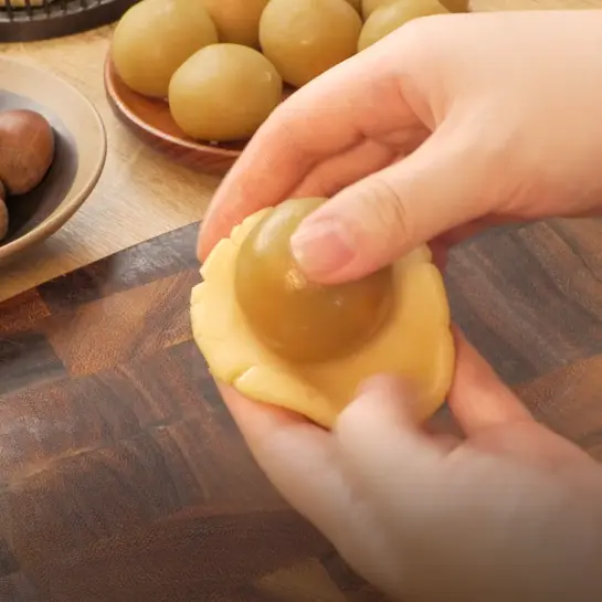 Lotus seed egg yolk mooncake step 0