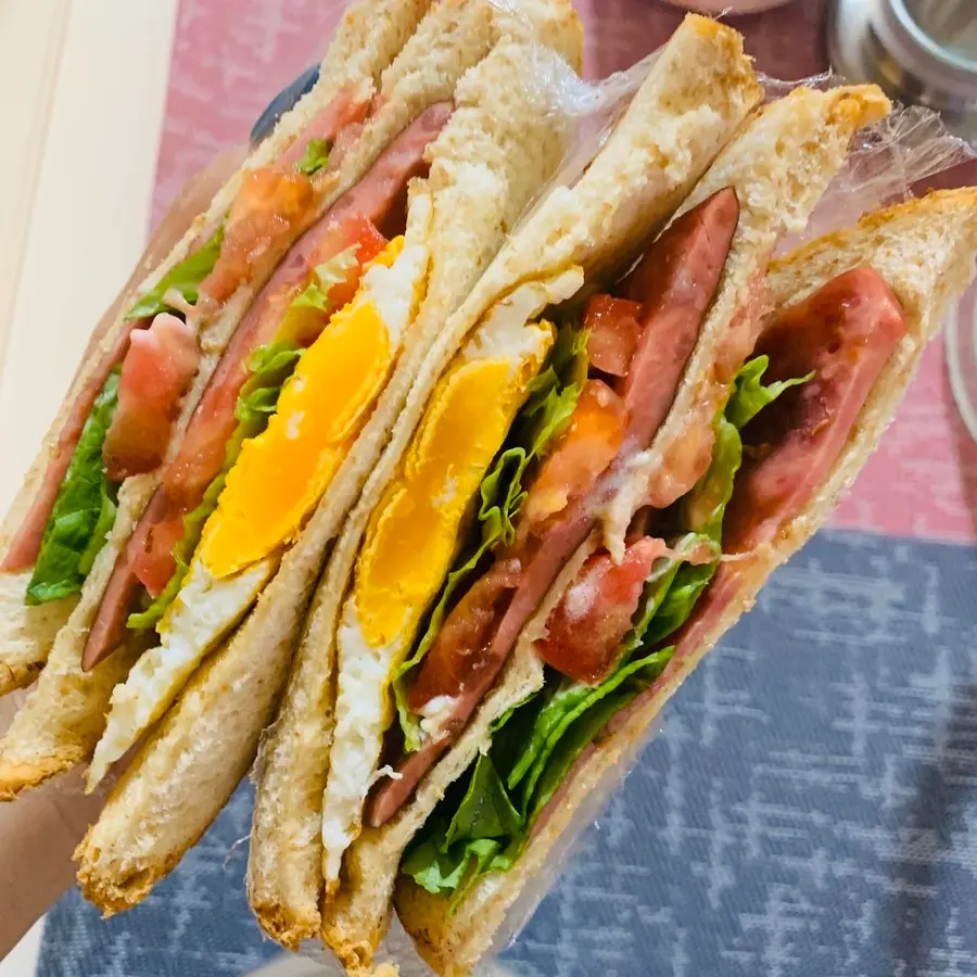 Quick breakfast sandwiches 