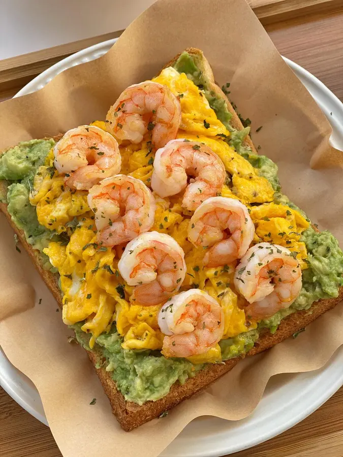 Avocado egg slippery shrimp sandwich step 0