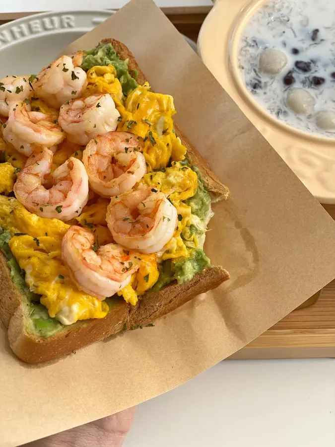 Avocado egg slippery shrimp sandwich step 0