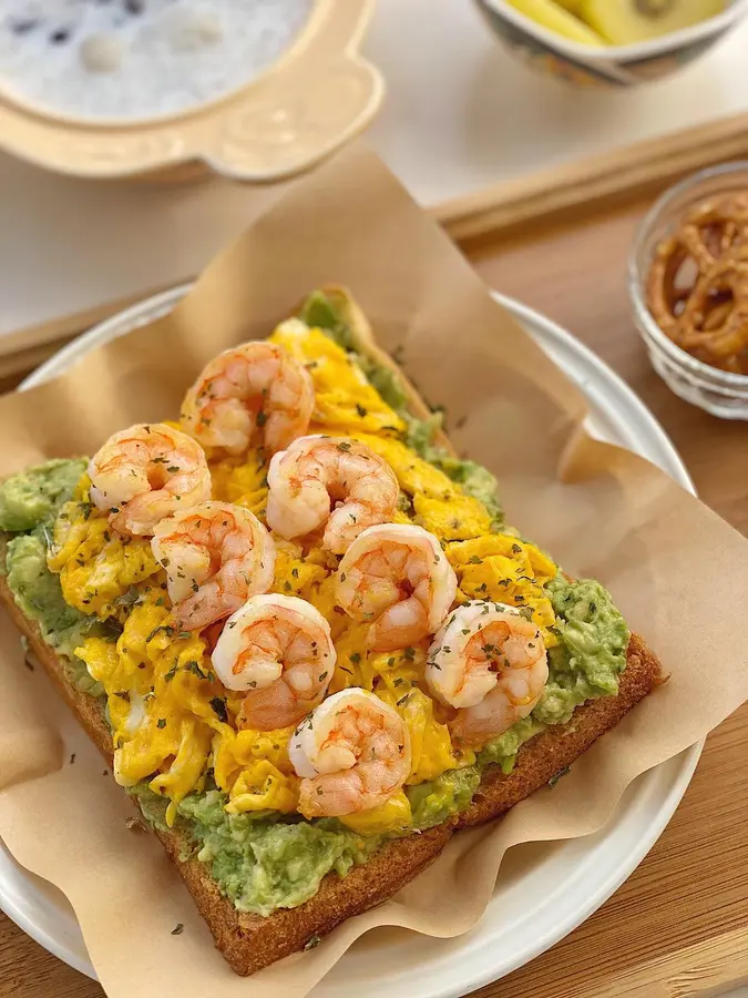 Avocado egg slippery shrimp sandwich