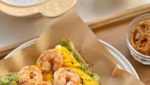 Avocado egg slippery shrimp sandwich